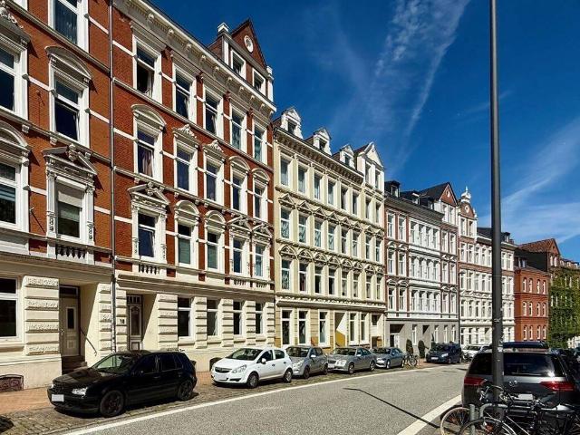 Gepflegtes Mehrfamilienhaus mit 5 großzügigen Wohnungen und Garten / Kiel Zentrum