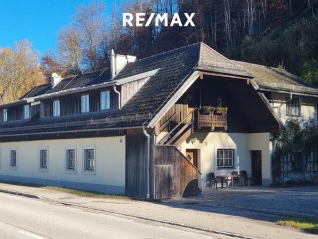 Gepflegtes Mehrparteienhaus mit fünf, komplett getrennten Wohneinheiten nahe dem Attersee zu kaufen