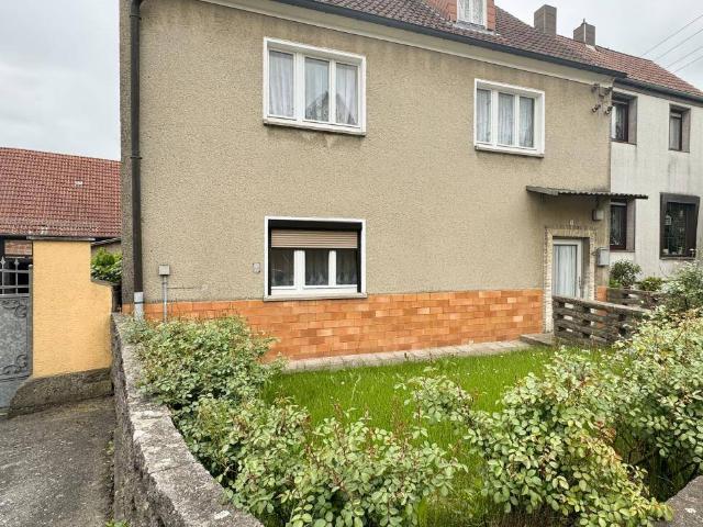Werden Sie zum Selbstversorger: Ihr Bauernhaus mit Nebengebäude wartet auf Sie!