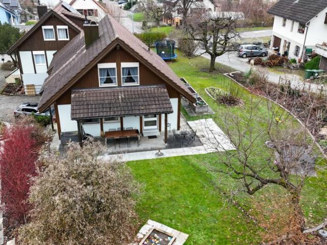 Gepflegtes Doppeleinfamilienhaus mit grosszügigem Garten