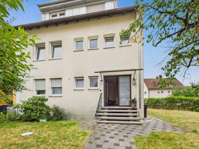 Gepflegtes Dreifamilienhaus mit großem Grundstück und einer freien Wohnung