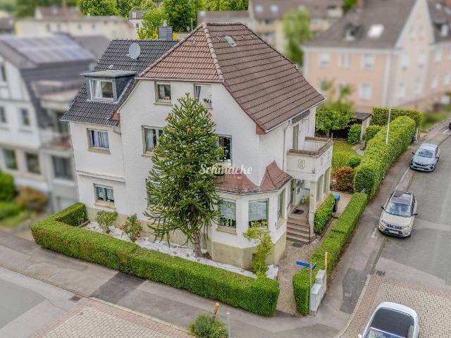 Gepflegtes Dreifamilienhaus mit sonnigem Garten, Gartenhaus und Einzelgarage in ruhiger Lage