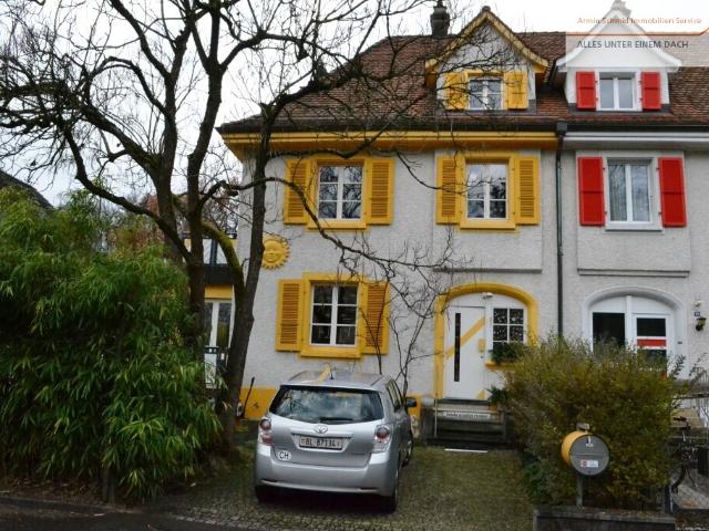 Gepflegtes Eck Einfamilienhaus mit grossem Garten