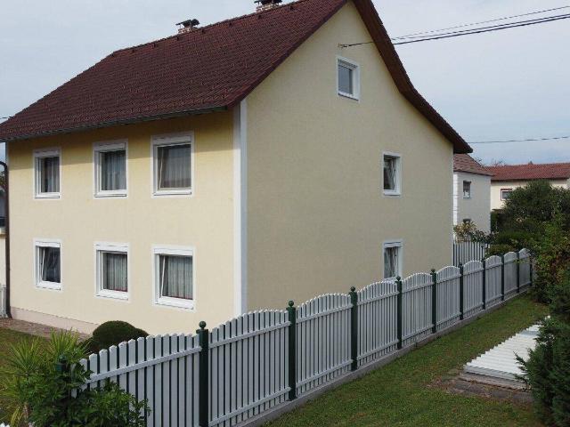 Gepflegtes Ein /Zweifamilienhaus mit Pool und eigenem Brunnen in Traun