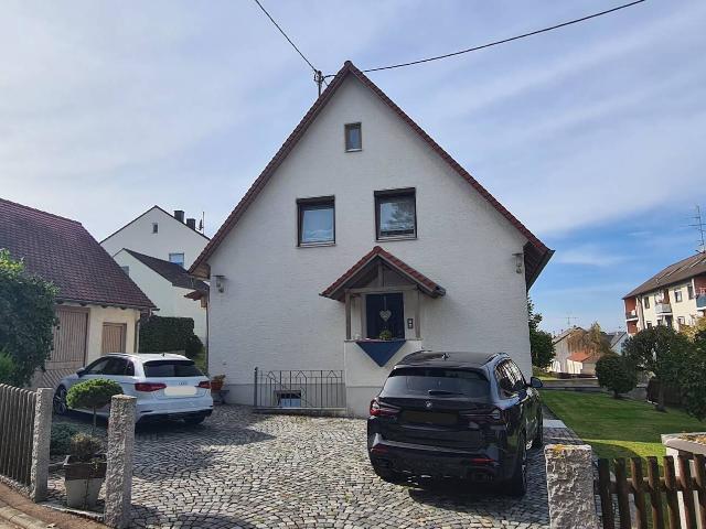 Gepflegtes Ein oder Zweifamilienhaus in ruhiger Lage