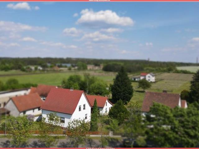 Gepflegtes Einfamilienhaus und viel Nebengelass auf großem Grundstück in Plessa