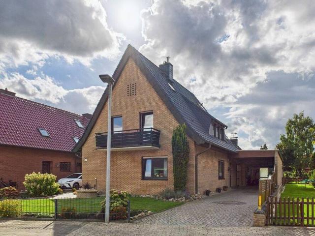 Gepflegtes Einfamilienhaus in idealer Lage mit Gartenteich