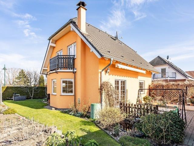 Gepflegtes Einfamilienhaus mit 4 Zimmern und Carport nahe Berlin