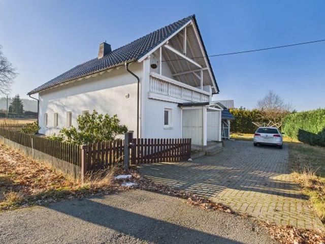 Gepflegtes Einfamilienhaus mit Carport & Wärmepumpe in Eichigt