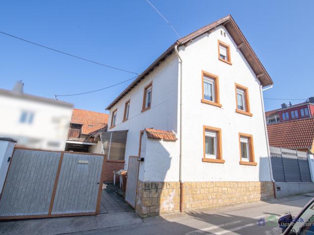 Gepflegtes Einfamilienhaus mit Anbau, Hof, Scheune und Garten
