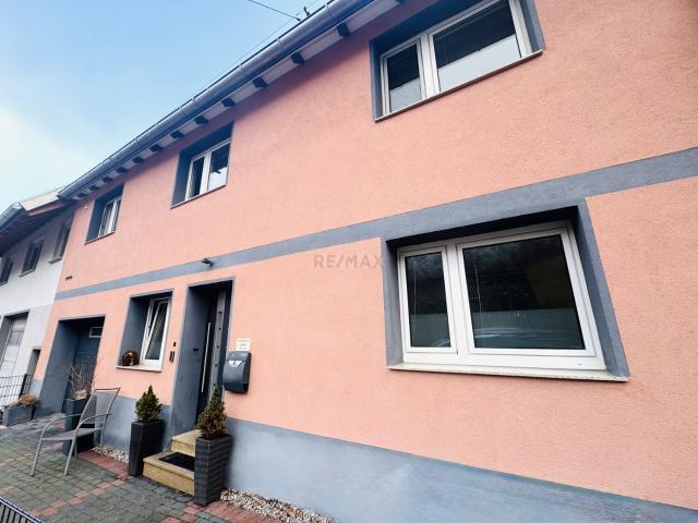 Gepflegtes Einfamilienhaus mit Blick auf Schloss Weißenstein und zusätzlicher Ausbaufläche