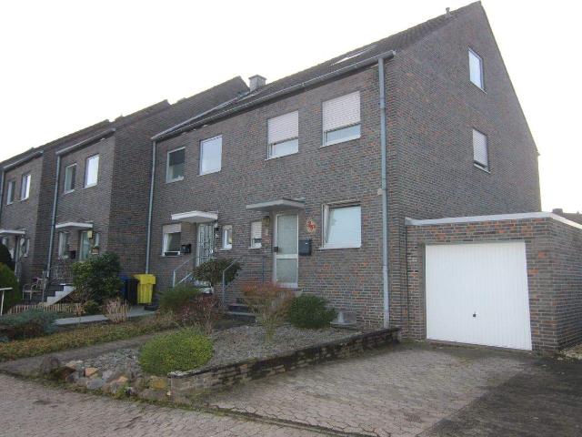 GEPFLEGTES EINFAMILIENHAUS MIT GARTEN UND GARAGE