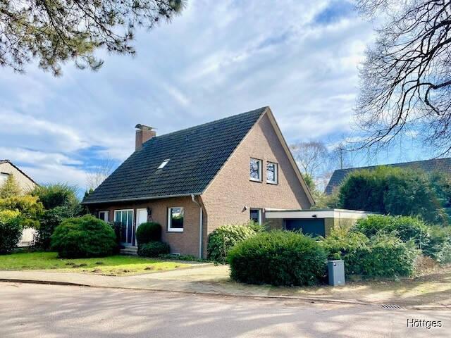 Gepflegtes Einfamilienhaus mit großem Garten in idyllischer Lage