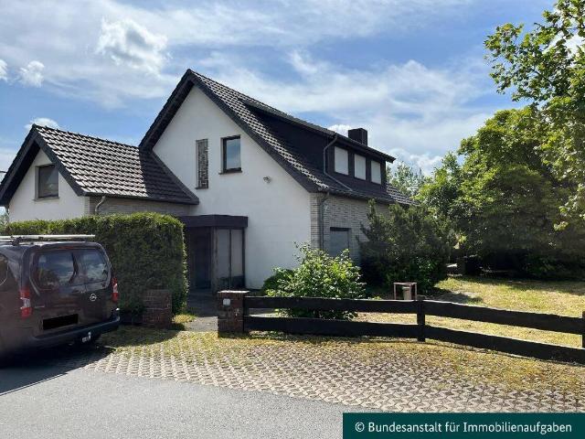 Gepflegtes Einfamilienhaus mit Doppelgarage und schönem Garten