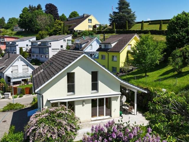 Gepflegtes Einfamilienhaus mit Einliegerwohnung an sonniger Aussichtslage in Herisau
