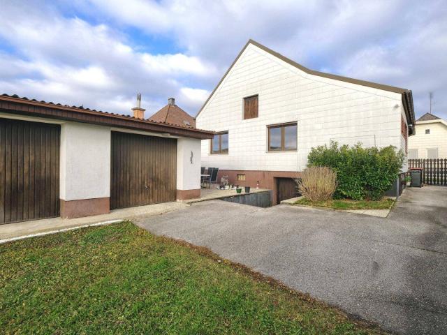 Gepflegtes Einfamilienhaus mit schönem Garten im Blaufränkischland 2 Garagen, voll unterkellert Zugverbindung Richtung Wien!