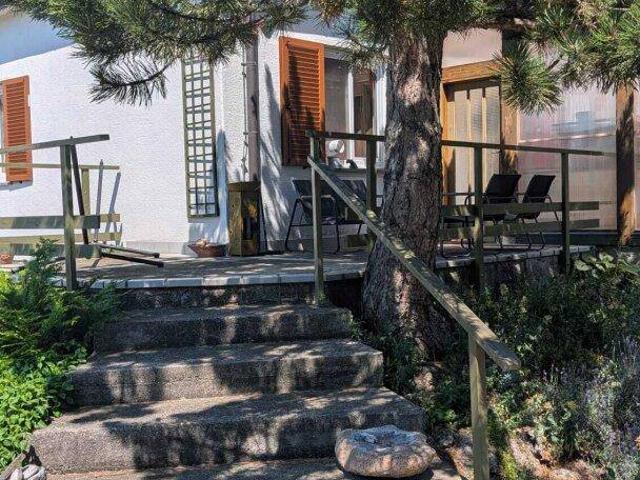 Gepflegtes Einfamilienhaus mit Wintergarten und großem Garten in ruhiger Wohnlage