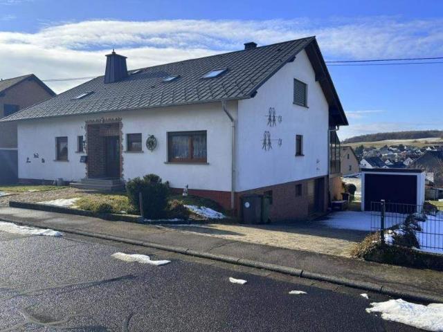 Gepflegtes Einfamilienhaus mit traumhaftem Grundstück in ruhiger Lage