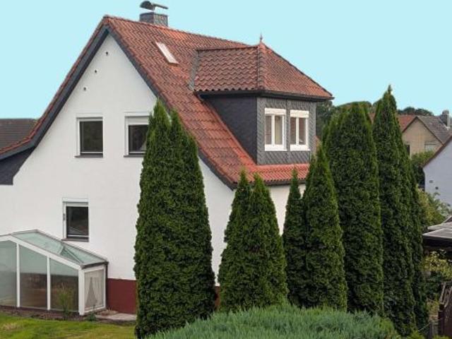 Gepflegtes Einfamilienhaus mit umzäuntem Garten