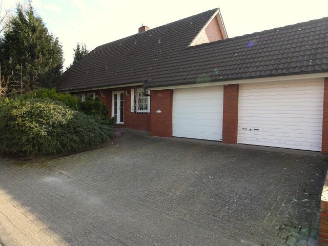 Gepflegtes großzügiges Wohnhaus in zentrumsnaher Lage mit elegantem Wintergarten und Doppelgarage