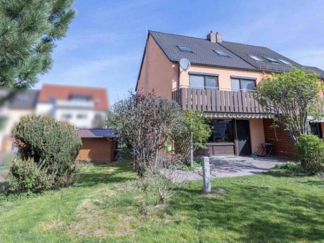 Gepflegtes, großzügiges REH mit 2 Bädern in Oberasbach / Haus kaufen