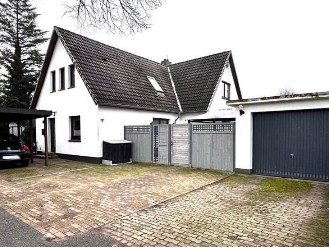 Gepflegtes Haus mit Einliegerwohnung und viel Platz in Nebengebäuden