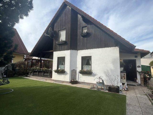Gepflegtes Haus mit Terrasse in ruhiger Siedlungslage