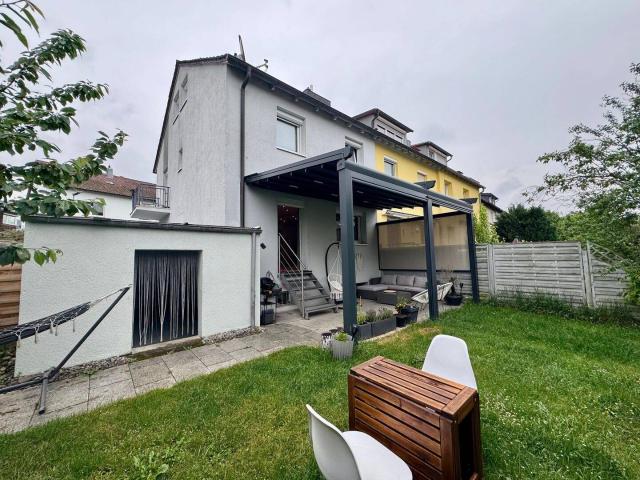 Gepflegtes Reiheneckhaus mit 4 Schlafzimmern, Garage und Garten in ruhiger Lage