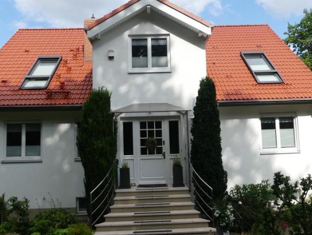 Gepflegtes, vollunterkellertes Architektenhaus, mit sep. ELW