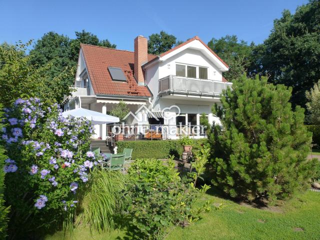 gepflegtes, vollunterkellertes Architektenhaus, mit separater Einliegerwohnung von Privat