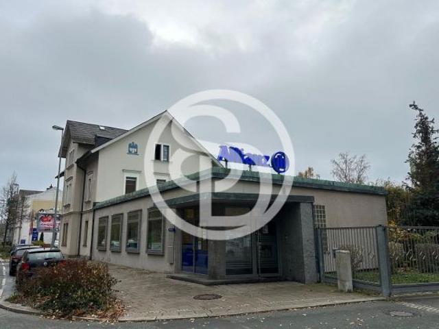 Gepflegtes Wohn & Geschäftshaus unweit der Altstadt Wohnfl. ca. 206 m² Gewerbefl. ca. 740 m² Grundstück ca. 1.532 m² Außenstellplätze Garagen/Lagerfläche + Hofraum