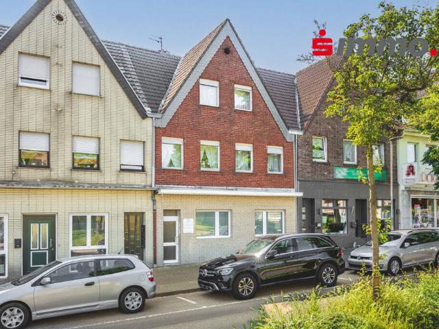 Gepflegtes Wohn und Geschäftshaus mit langjährig vermieteten Praxisräumen und bezugsfreier Wohnung