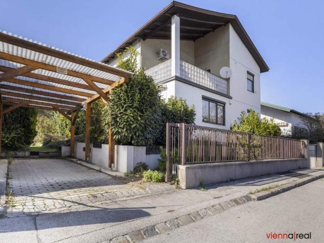 gepflegtes Wohnhaus mit Raumangebot für Großfamilien oder 2 Generationen mit Garten, 2 Terrassen, Garage, Hobbykeller