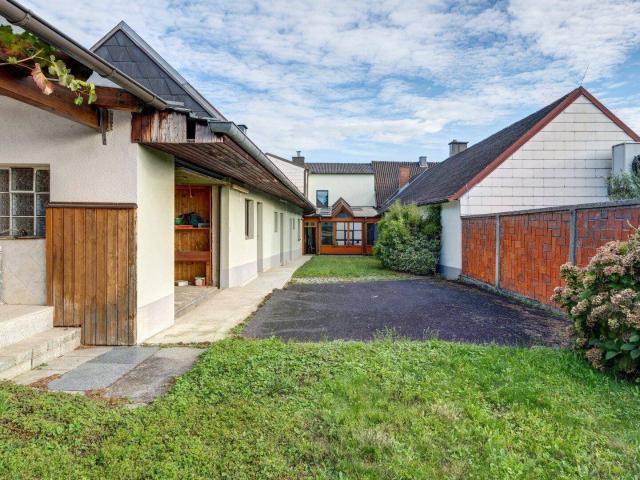 Gepflegtes Wohnhaus mit Streckhofcharakter