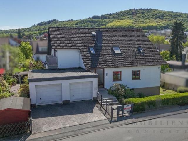 Gepflegtes Zweifamilienhaus mit großem Garten und Einliegerwohnung in ruhiger Lage von Kelkheim