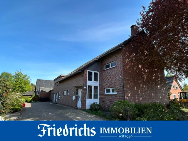 Gepflegtes Zweifamilienhaus mit zwei Garagen und Garten in ruhiger Lage von Bad Zwischenahn Wehnen