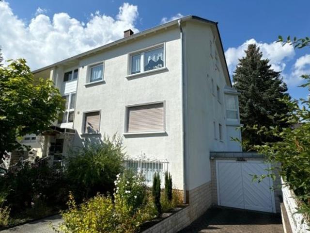 Gepflegtes 2 3 Familienhaus mit Garten + Garage, sofort verfügbar