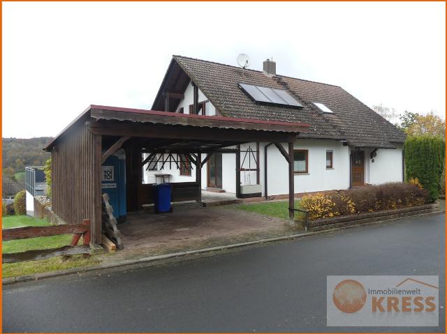 Gepflegtes 2 Familienwohnhaus mit Einliegerwohnung, Terrasse, Garage und Carport in SLÜ Niederzell