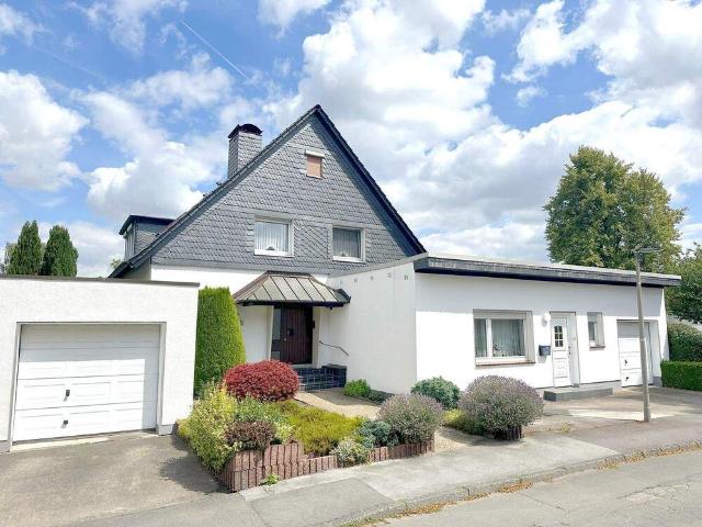 Gepflegtes 2 Familienhaus mit Einliegerwohnung und 2 Garagen in Dortmund Lichtendorf