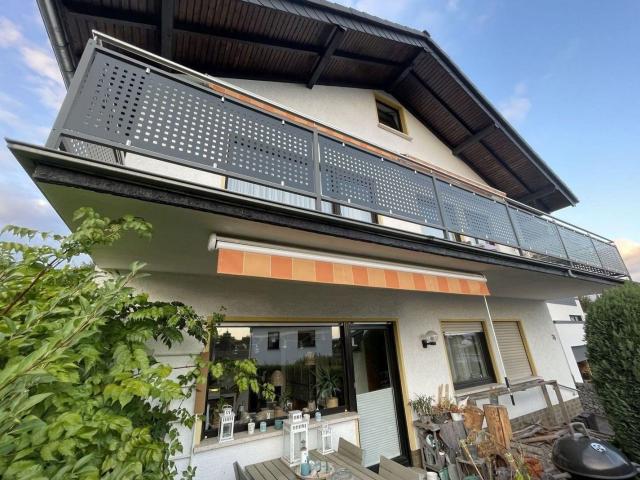 gepflegtes 2 Familienhaus gute Lage und Ausstattung großer Garten schöner Ausblick