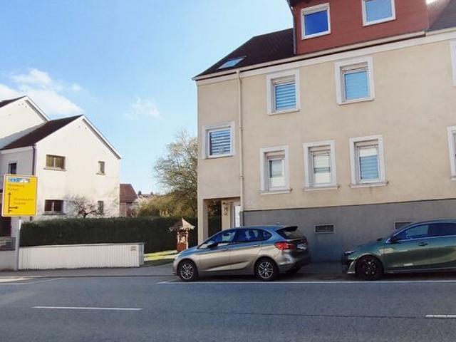 Gepflegtes 3 Familienhaus mit Garten und Garage und Pkw Stellplätze