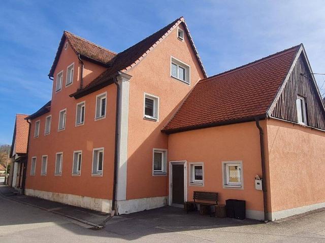 Gepflegtes 4 Familien Wohnhaus in 91598 Colmberg 2 Wohnungen kurzfristig bezugsfrei