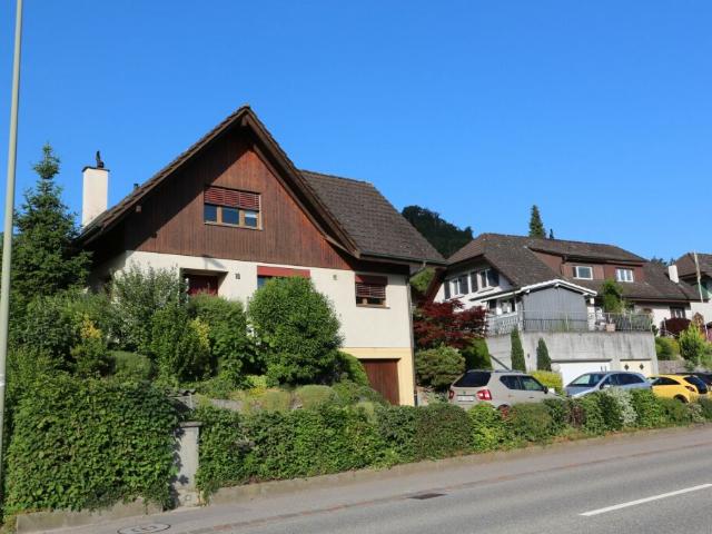 Gepflegtes 5.5 Zimmer Einfamilienhaus freistehend