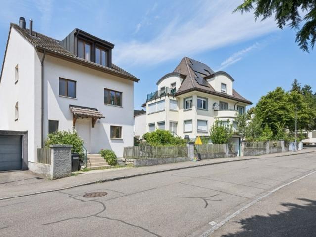 Gepflegtes 8.5 Zimmer Einfamilienhaus an ruhiger Lage