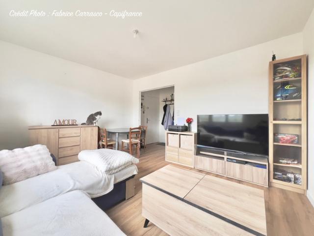 GERZAT 63 OPPORTUNITÉ INVESTISSEUR APPARTEMENT T3 LUMINEUX 60 m² Loi Carrez Locataire en place 9 000 /an Rendement brut 6,50 %