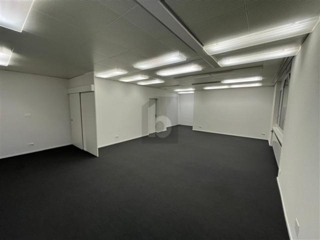 GERÄUMIGE UND MODERNE RÄUME AN ZENTRALER LAGE