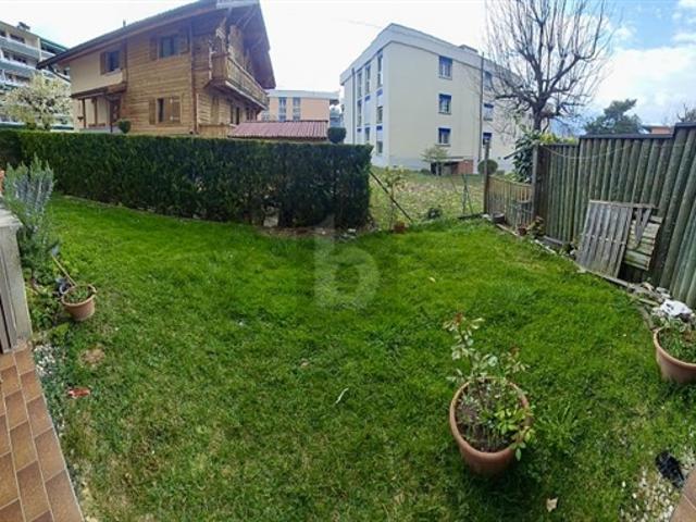 GERÄUMIG MIT PRIVATEM GARTEN