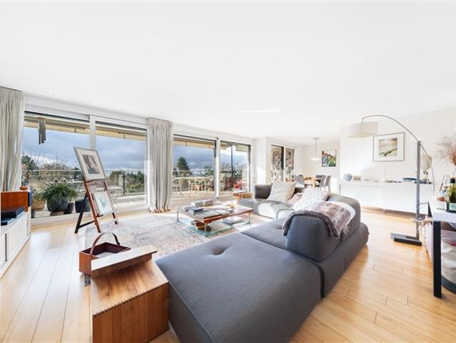 Geräumige 3,5 Zimmer Wohnung in La Conversion mit einer prächtigen Terrasse nach Süden ausgerichtet