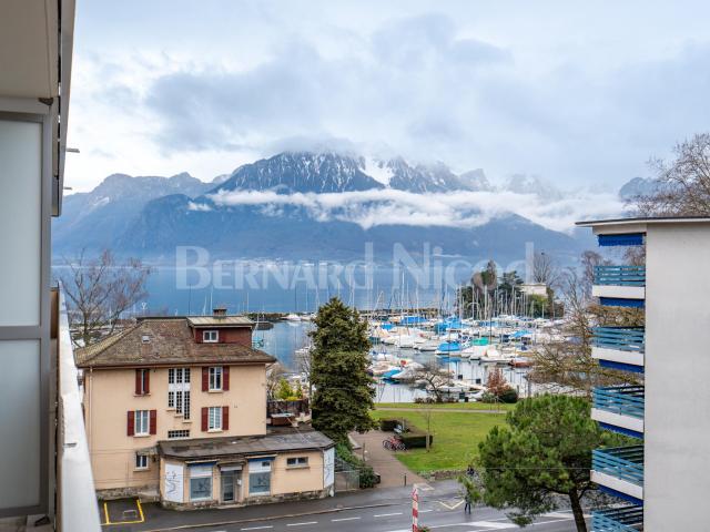 Geräumige 3,5 Zimmer mit Balkon im Obergeschoss und Seeblick