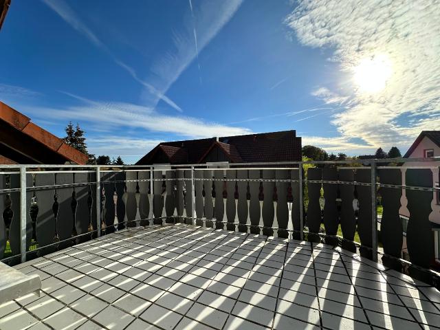 GERÄUMIGE 3 ZIMMER OBERGESCHOSSWOHNUNG MIT BALKON UND TIEFGARAGENSTELLPLATZ